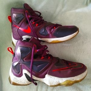 Nike Lebron James XIII 2015 high top basketball shoes Mulberry & Black sz 9.5